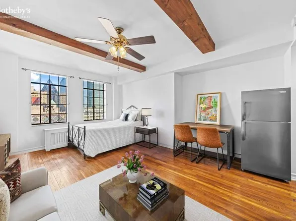 320 East 42nd Street image 1 of 19