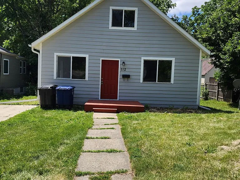 112 Davis Ave — Photo 1