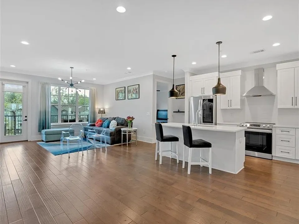 6890 Peachtree Dunwoody Rd #303