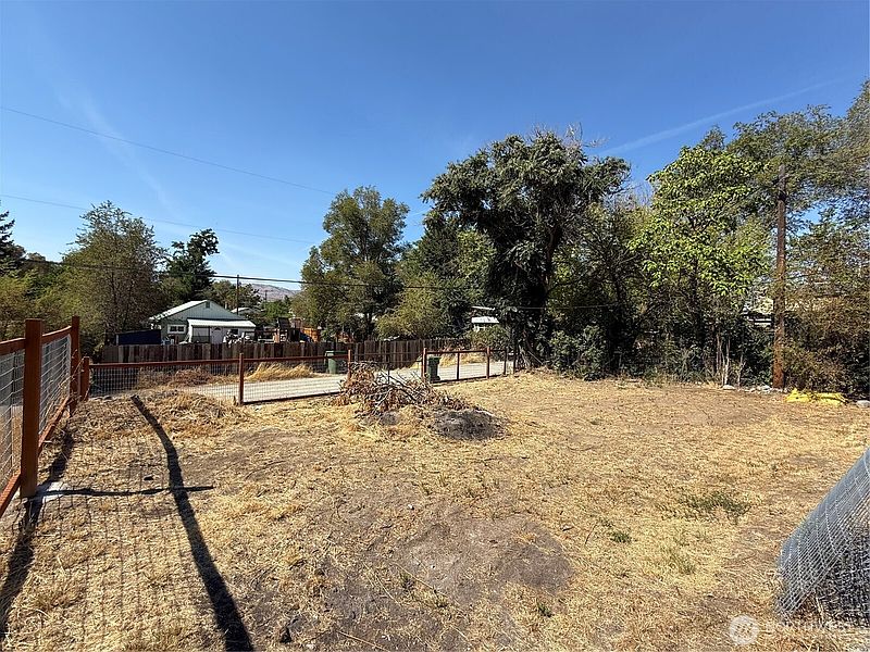 5th image of 426 Hanford Street