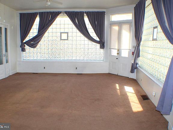 4th image of 4417 Baker St Floor 1