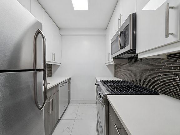 3rd image of 315 W 57th St #9J