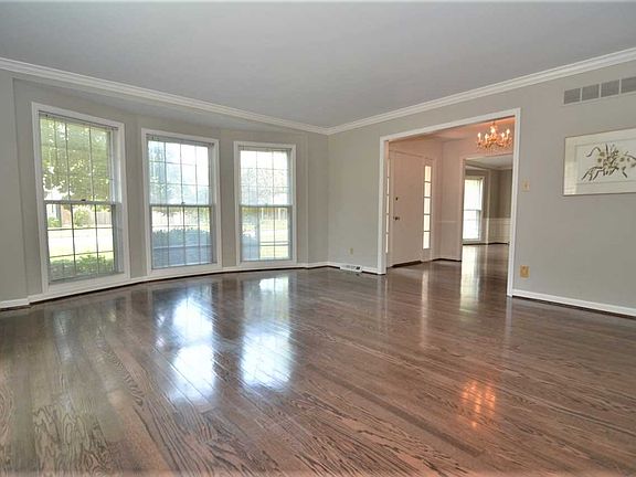 5th image of 450 E Meade Dr