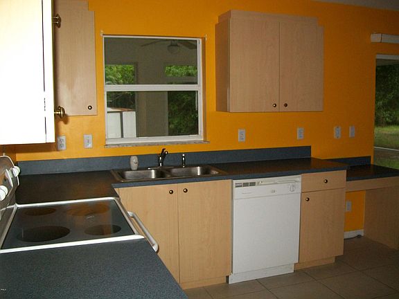 5th image of 426 NE Mainsail St