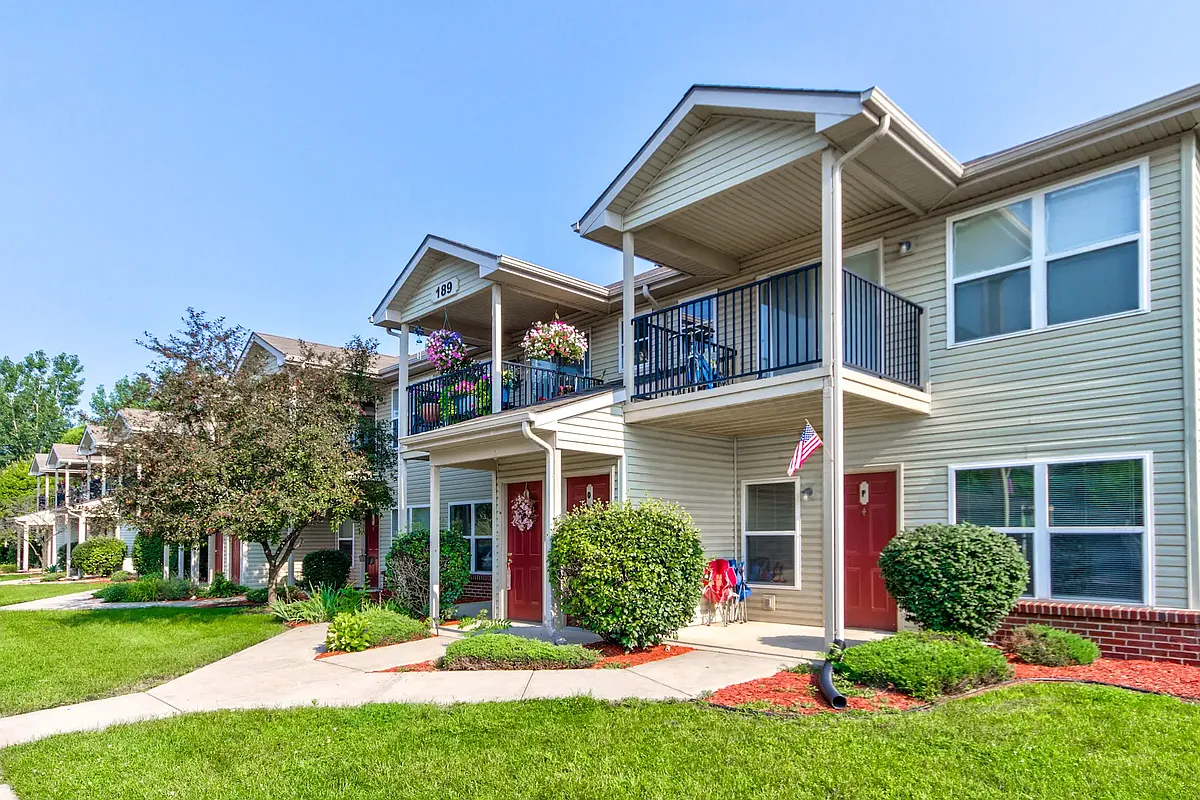 Building Photo - Whispering Pines
