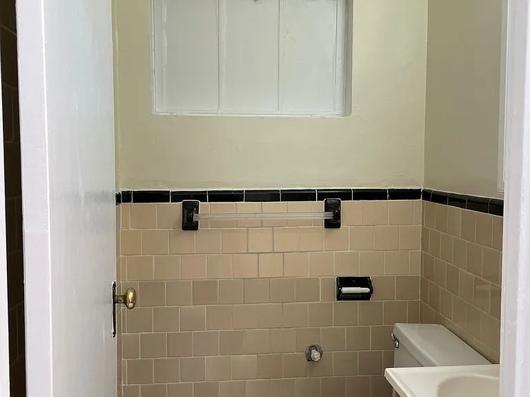 Q Street Apartments — Photo 10
