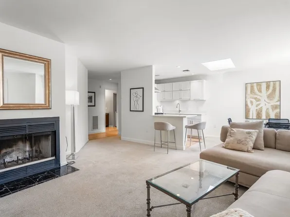 97 Anderer Ln APT 308, West Roxbury, MA 02132