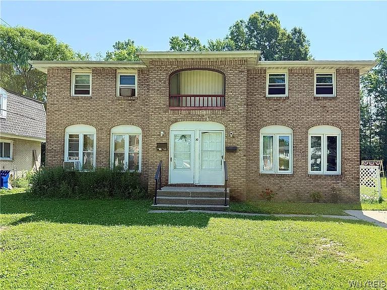 90 E Summerset Ln — Photo 1