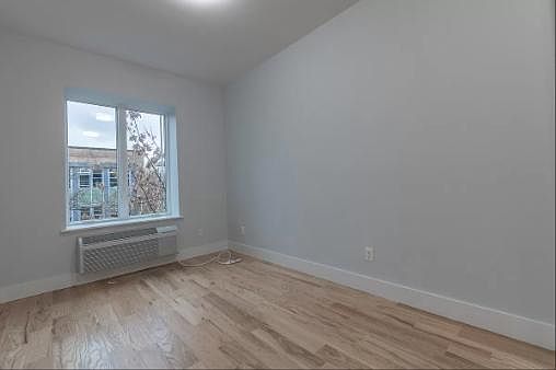 2nd image of 494 Jackson Ave #2B