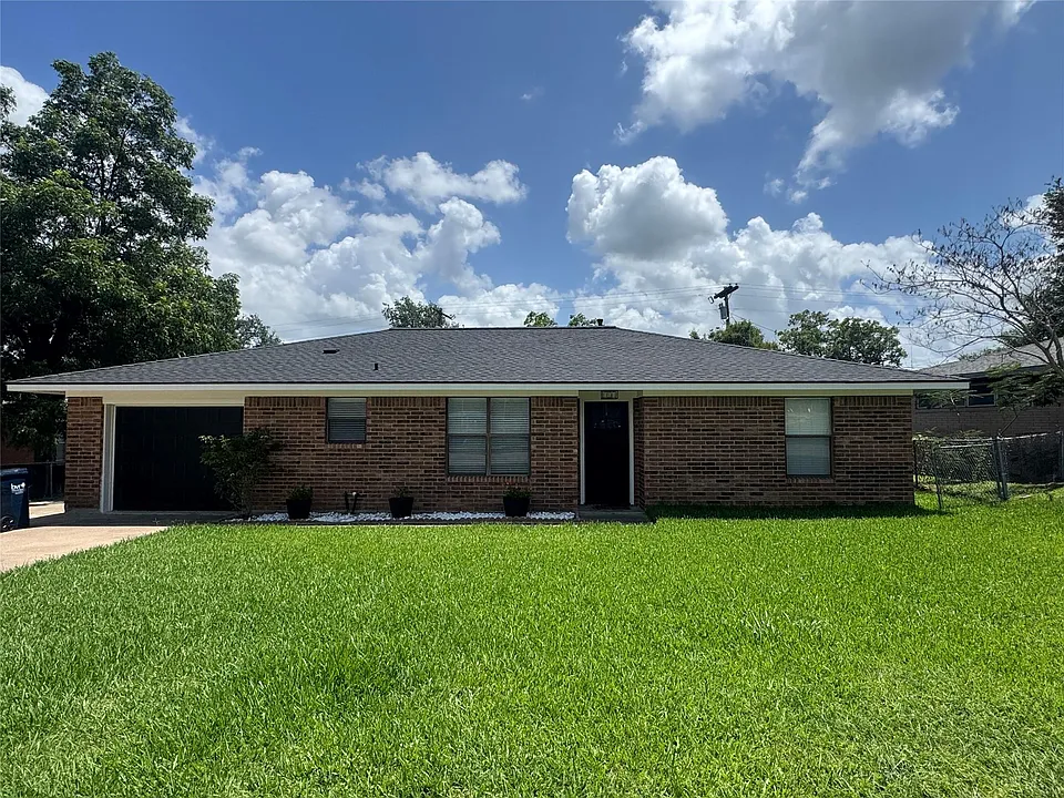 2004 Brazos Ave