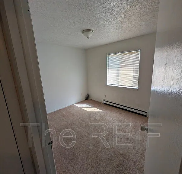 719 Peachtree Pl — Photo 1