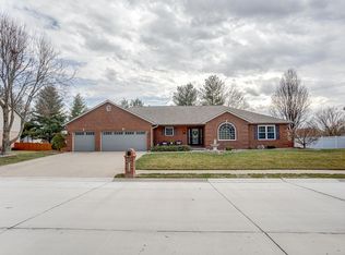 157 Summerlin Rdg, O'Fallon, IL 62269