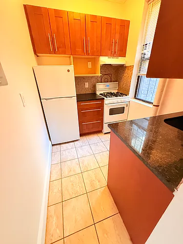 27 Peterborough St Photo 1