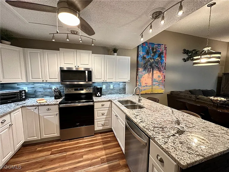 15427 Crystal Lake Dr — Photo 8