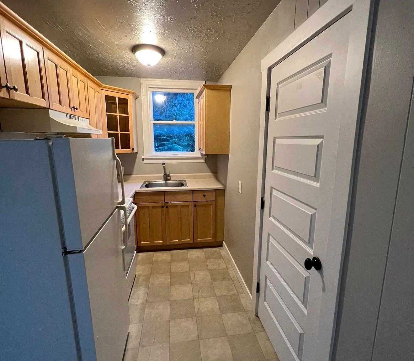 Nice 1 Bedroom Tacoma Apartment Near 6th Ave! — Photo 4