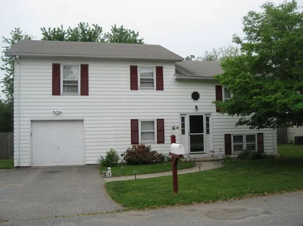 4 Meadow Ave, North Providence, RI 02911