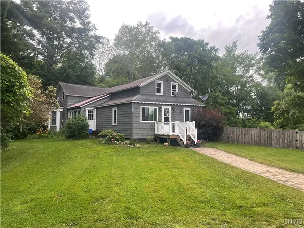 1109 Church Rd, Baldwinsville, NY 13027