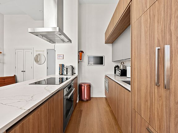 4th image of 1066 Jefferson Ave Penthouse 4A