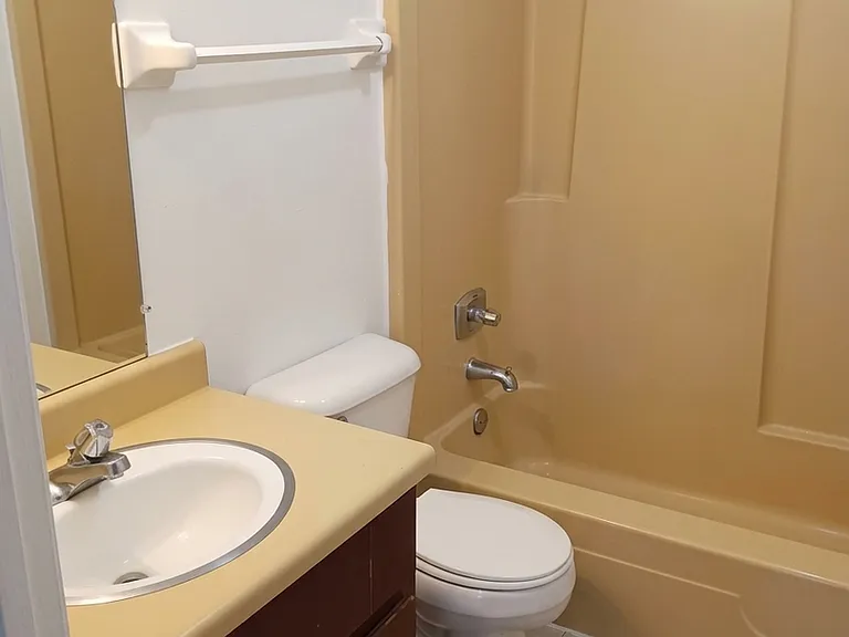 Oak Apartments in Kenosha — Photo 9