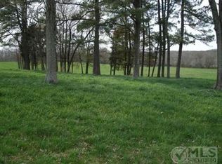 143 Shivers Ln, Mc Ewen, TN 37101