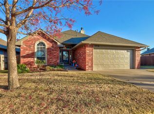 2716 Clearwater Cir, Edmond, OK 73003