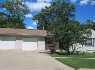 209 W Acers St, Manchester, IA 52057