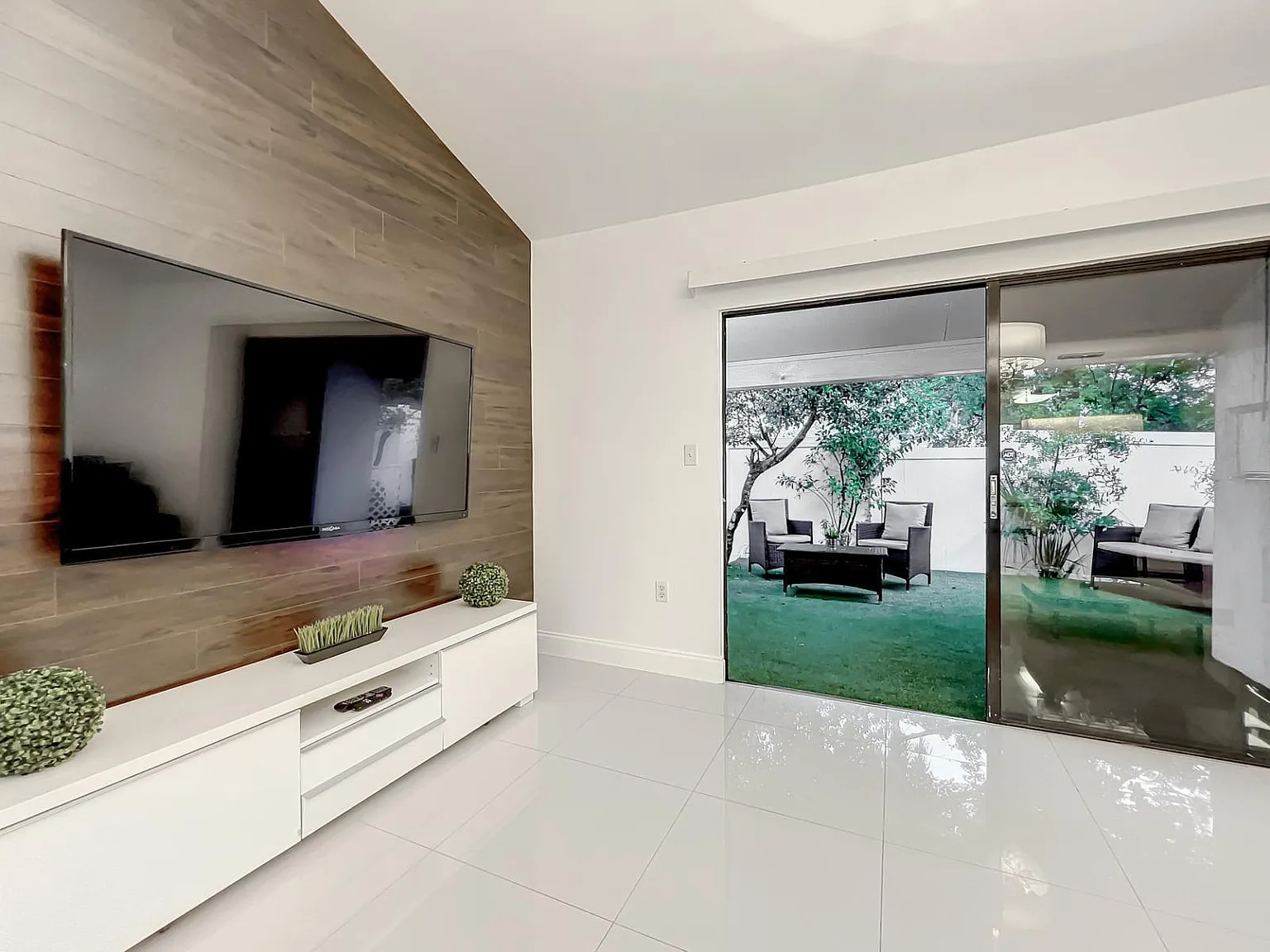 7034 Ernst Ct — Photo 3