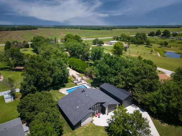 4 Lakeview Dr, Arkansas City, KS 67005