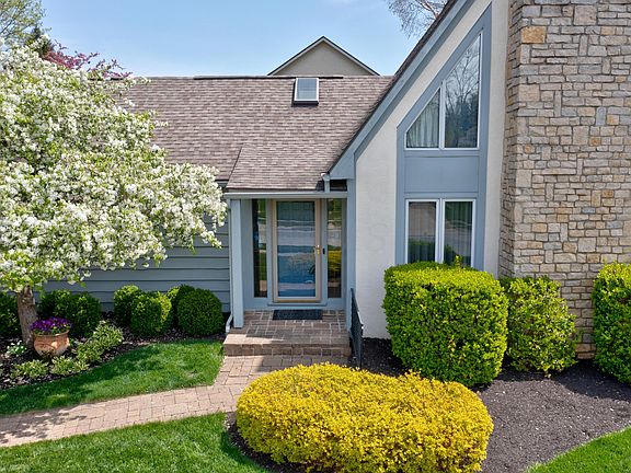 3rd image of 44 Gladale Dr