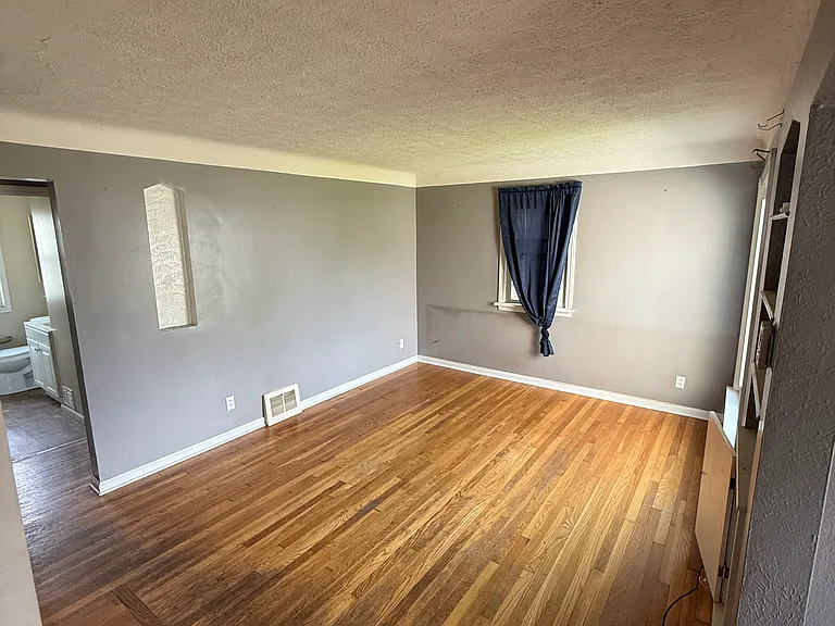 8005 Wainstead Dr — Photo 3