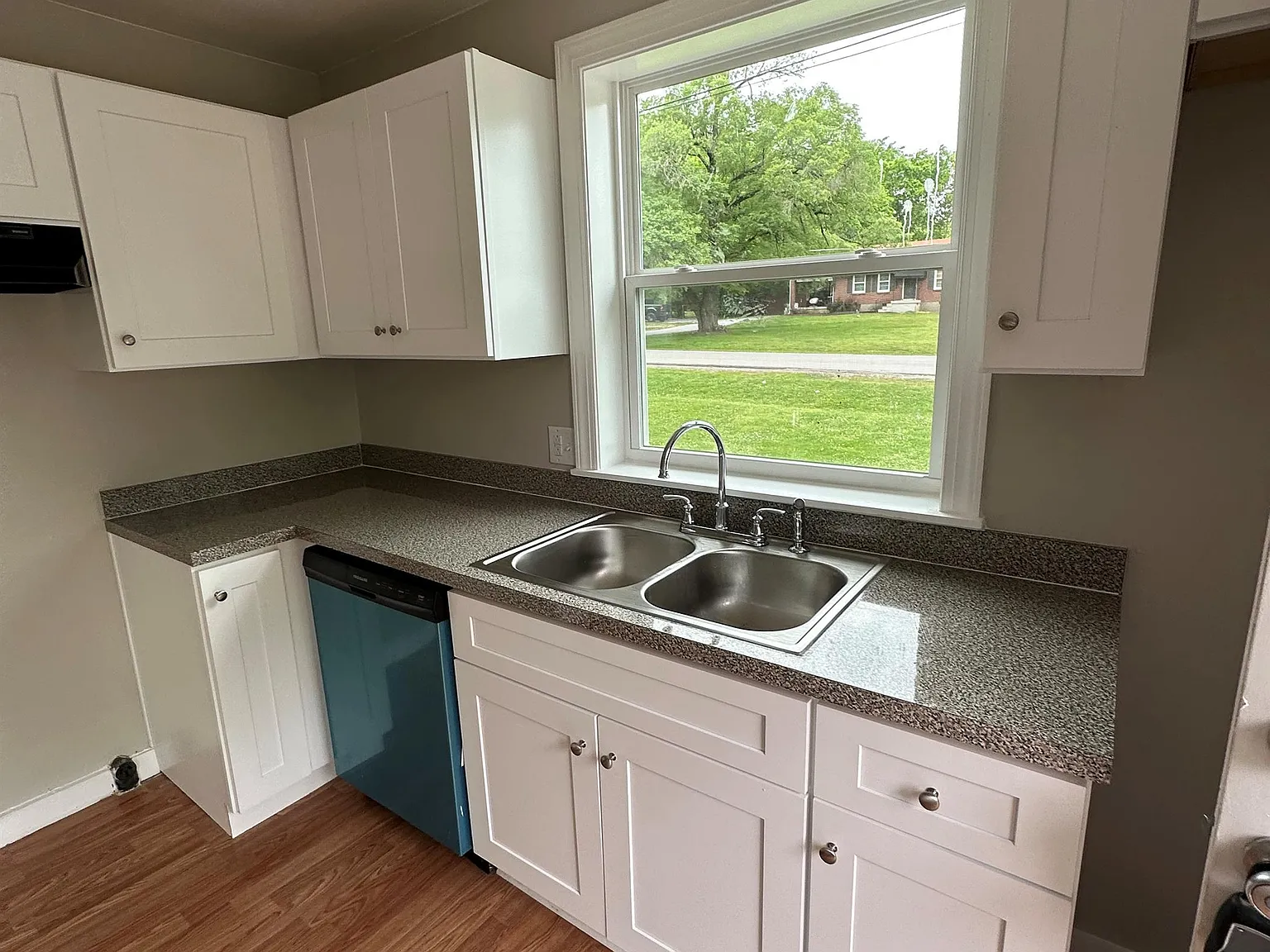100 Glenmont Drive - A — Photo 3