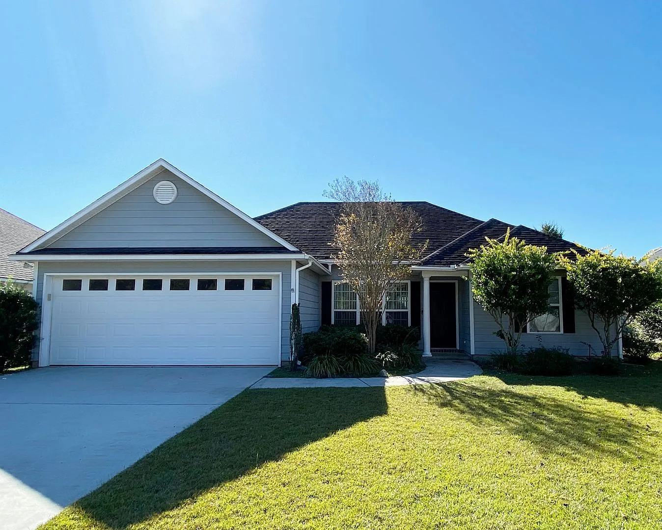 Modern 3BR/2.5BA Gem with 2-Car Garage and Pet-Friendly Yard in Valdosta! — Photo 1