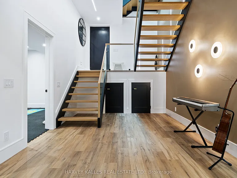 78 Bideford Ave — Photo 33