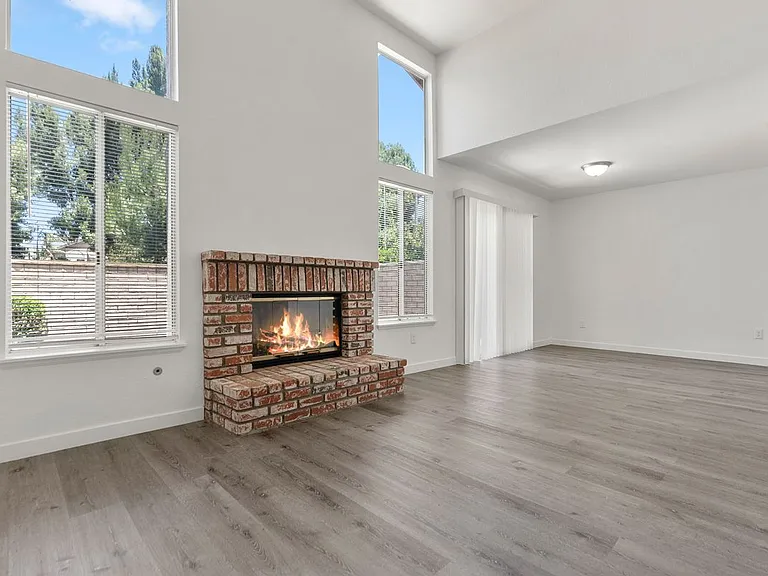 3321 Mountainside Dr — Photo 4