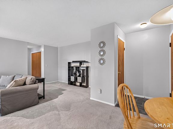 4th image of 14 Riverview Drive #14