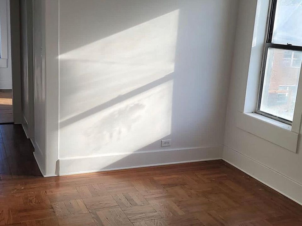 2nd image of 2058 Haviland Ave Floor 1
