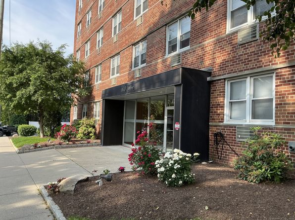 140 Grove St #7G