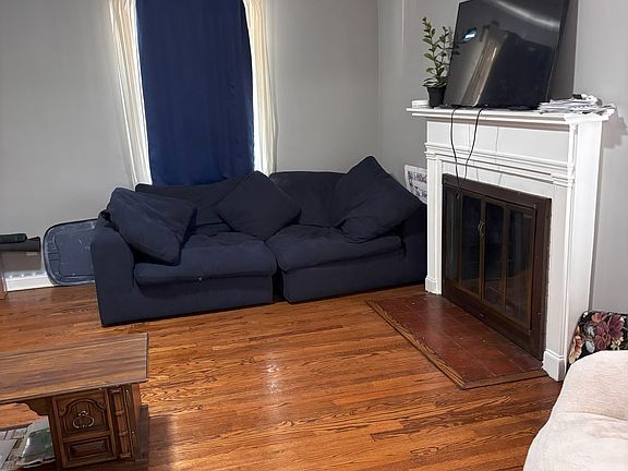 3rd image of 1900 Heathfield Rd