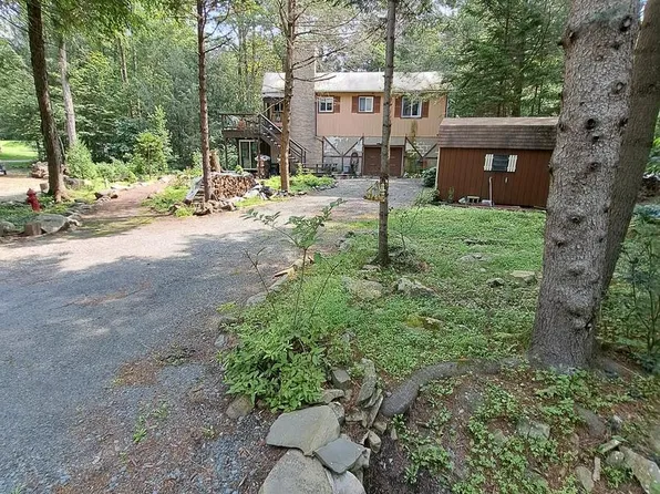 104 Spyglass Hill Rd, Tobyhanna, PA 18466