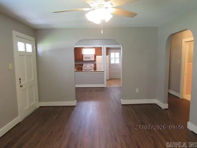 4 bed, 2.0 bath, 1468 sqft, $1,400 — Photo 3
