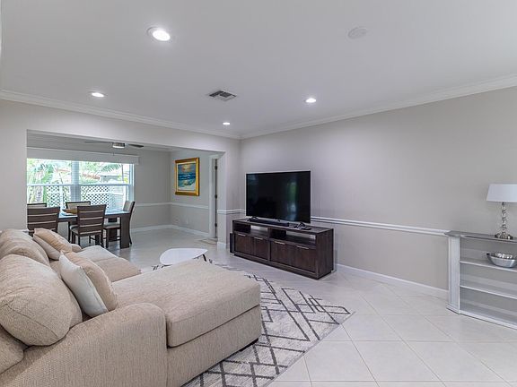 4th image of 498 NE 47th Street