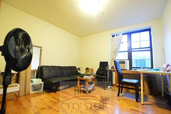 Rented by City Stop Realty | media 6