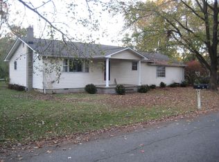 801 N Walnut St, Sesser, IL 62884