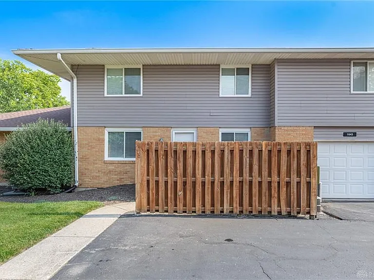 1643 Mars Hill Dr — Photo 1