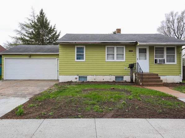 105 E 3rd St, Dell Rapids, SD 57022