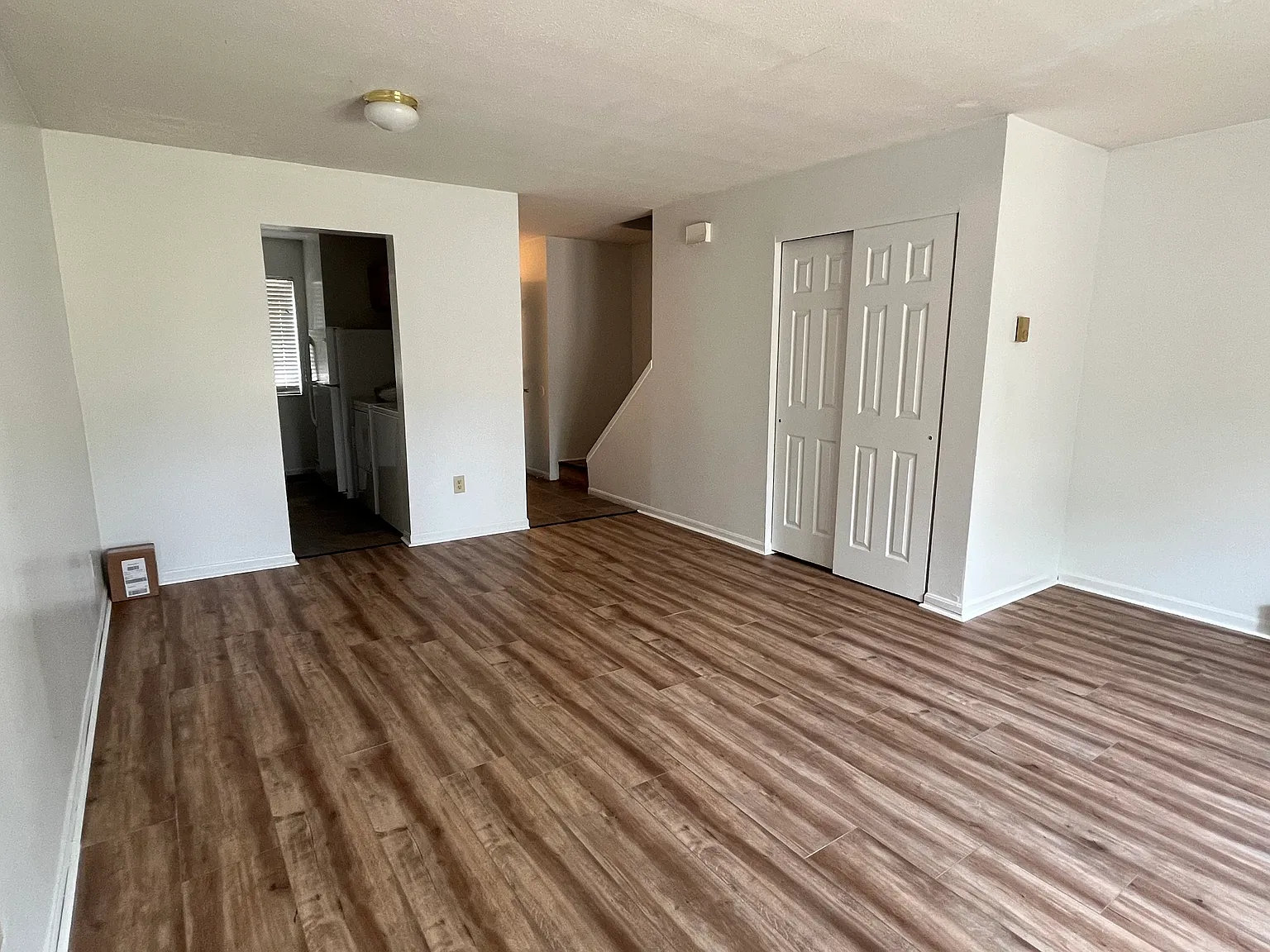 2 bed, 1.5 bath, 900 sqft, $950 — Photo 3