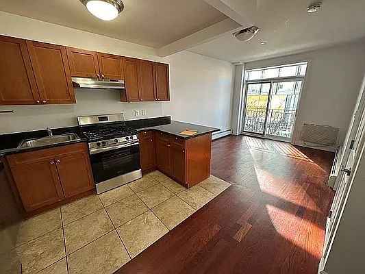 1st image of 10-30 Jackson Ave #3