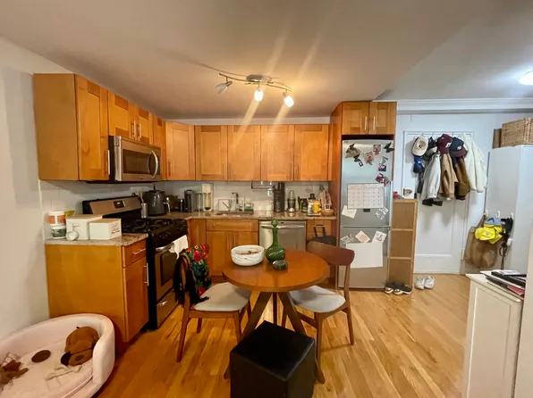 305 West 18th Street 1C image 3 of 16