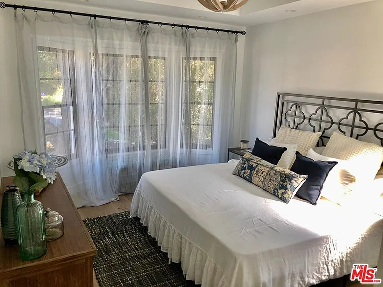 4217 Irvine Ave — Photo 12