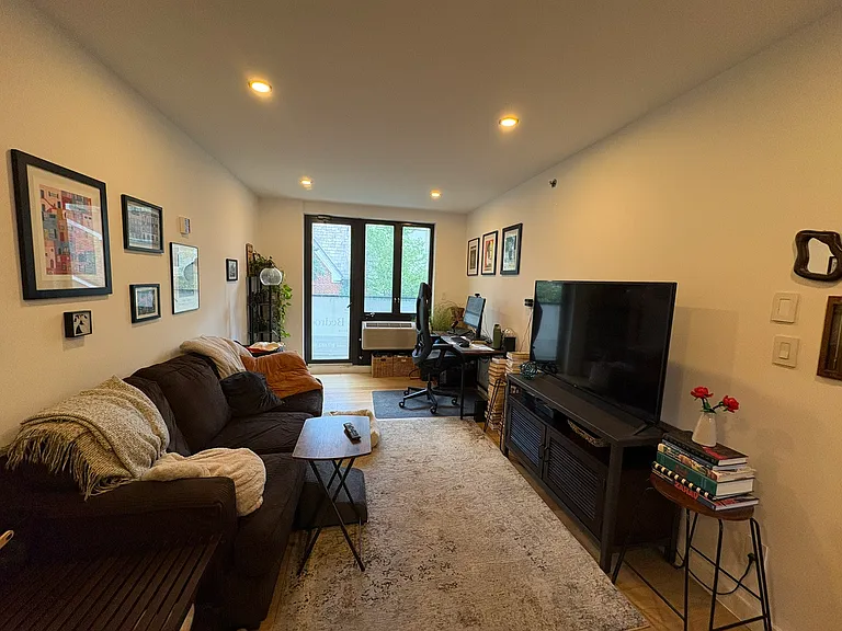 116-17 Grosvenor Ln #3C — Photo 1